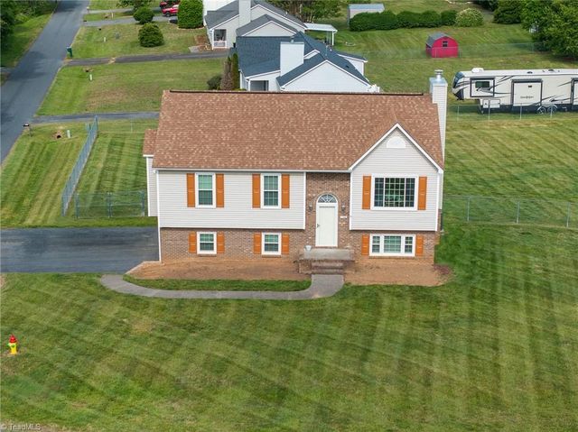 136 Central Ridge Court, Clemmons, NC 27012
