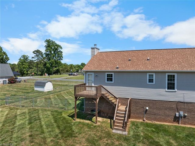136 Central Ridge Court, Clemmons, NC 27012