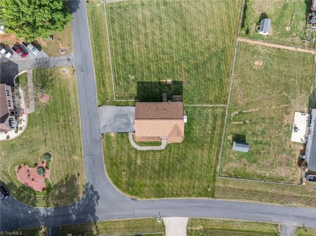 136 Central Ridge Court, Clemmons, NC 27012