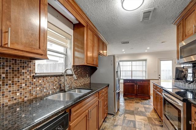 10118 Fernstone Lane, Houston, TX 77070