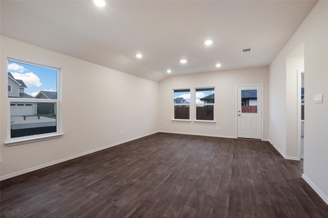 162 Sandringham LOOP, Kyle, TX 78640