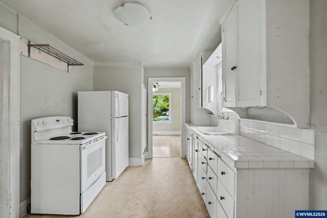 941 SW 10th St, Corvallis, OR 97333