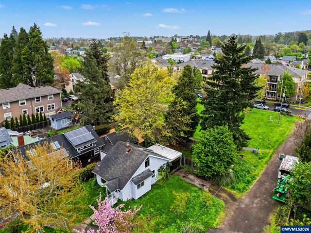 941 SW 10th St, Corvallis, OR 97333