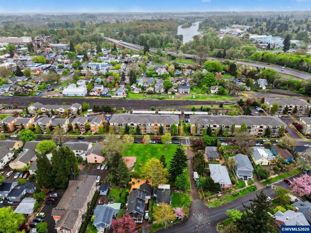 941 SW 10th St, Corvallis, OR 97333
