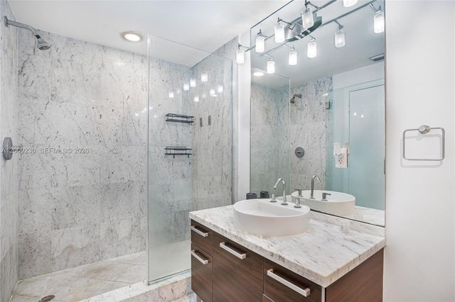 253 NE 2nd St 3104, Miami, FL 33132