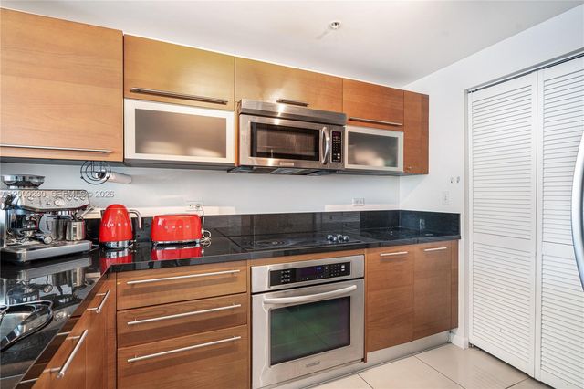 253 NE 2nd St 3104, Miami, FL 33132