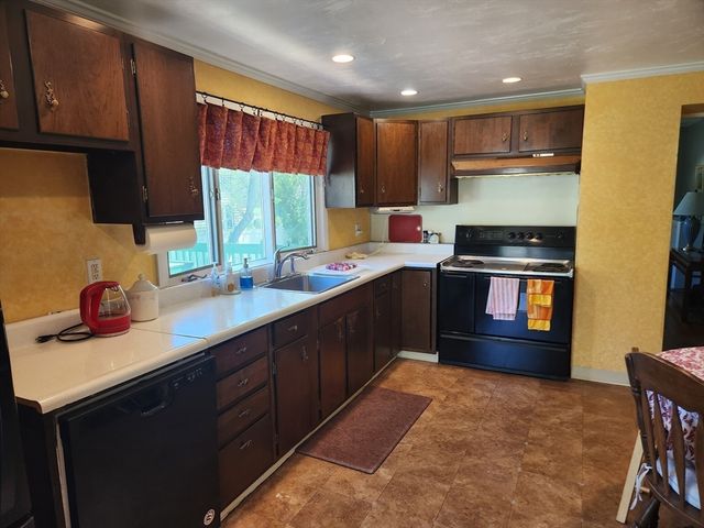 138 Lakehurst Ave, Weymouth, MA 02189