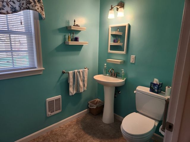 138 Lakehurst Ave, Weymouth, MA 02189