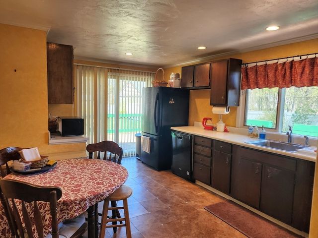 138 Lakehurst Ave, Weymouth, MA 02189