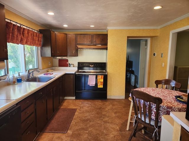 138 Lakehurst Ave, Weymouth, MA 02189