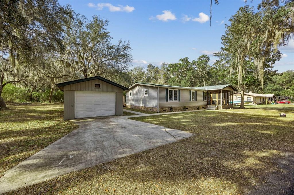 Image 2 of property listing at 111 FAIRWAY LANE, Crescent City, FL 32112