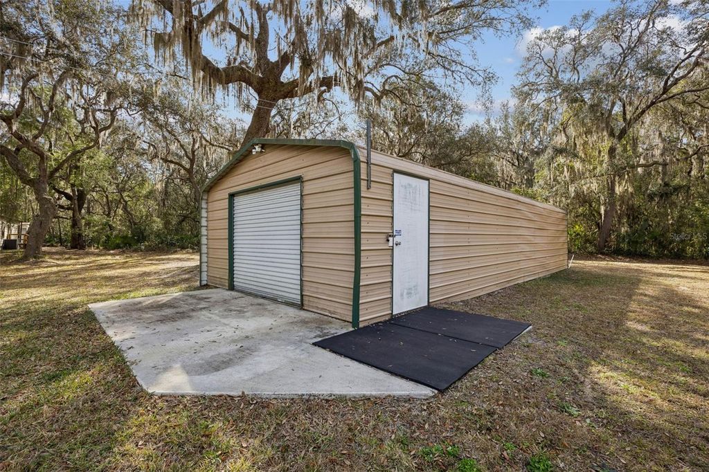 Image 3 of property listing at 111 FAIRWAY LANE, Crescent City, FL 32112