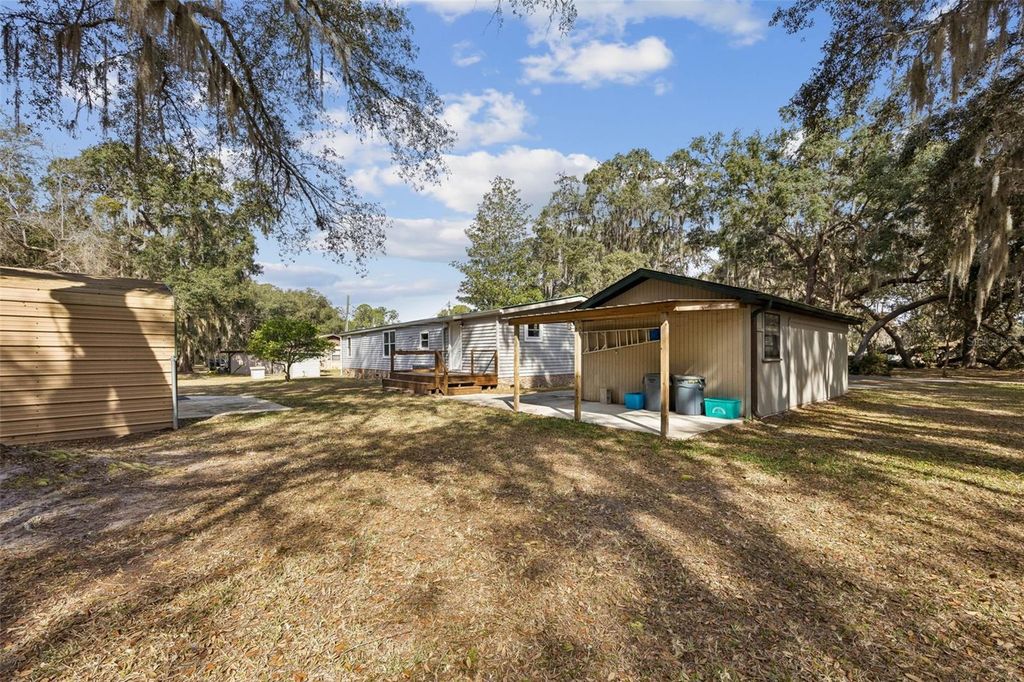 Image 37 of property listing at 111 FAIRWAY LANE, Crescent City, FL 32112