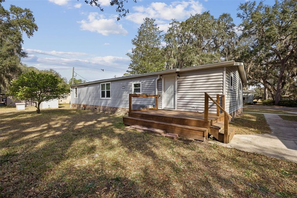 Image 39 of property listing at 111 FAIRWAY LANE, Crescent City, FL 32112