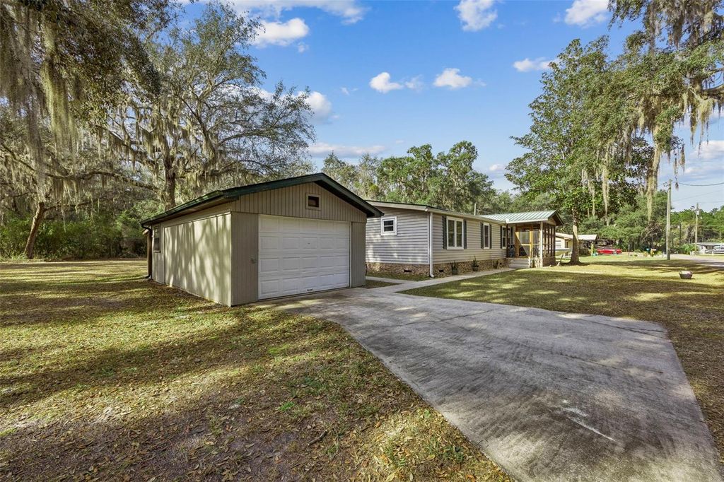 Image 48 of property listing at 111 FAIRWAY LANE, Crescent City, FL 32112