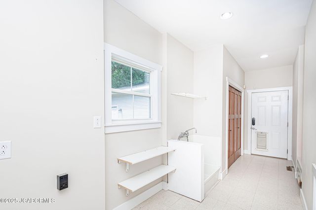 720 E BREEDLOVE DRIVE, Sturgeon, MO 65284