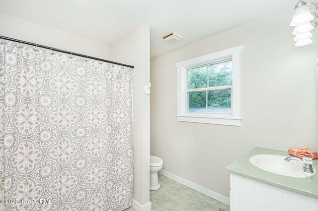 720 E BREEDLOVE DRIVE, Sturgeon, MO 65284