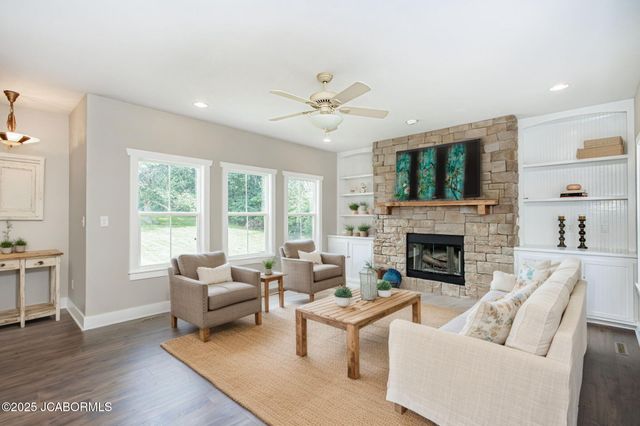 720 E BREEDLOVE DRIVE, Sturgeon, MO 65284