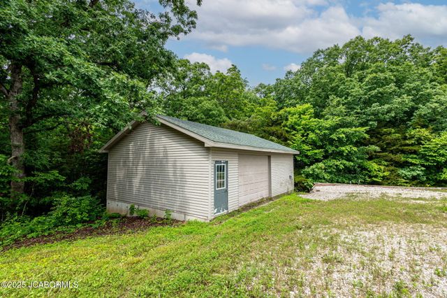 720 E BREEDLOVE DRIVE, Sturgeon, MO 65284