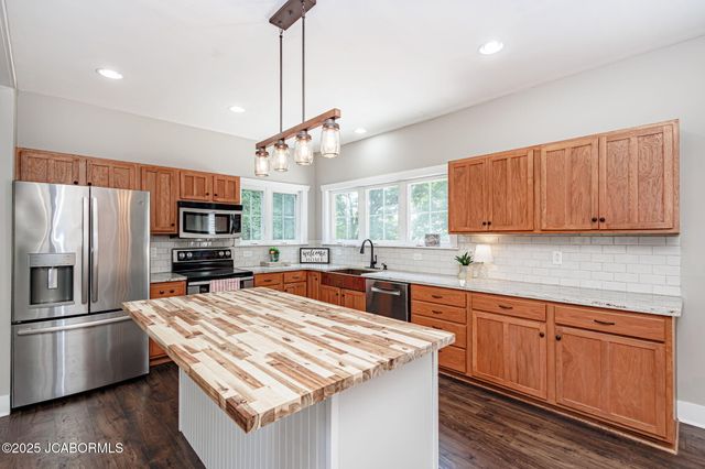 720 E BREEDLOVE DRIVE, Sturgeon, MO 65284