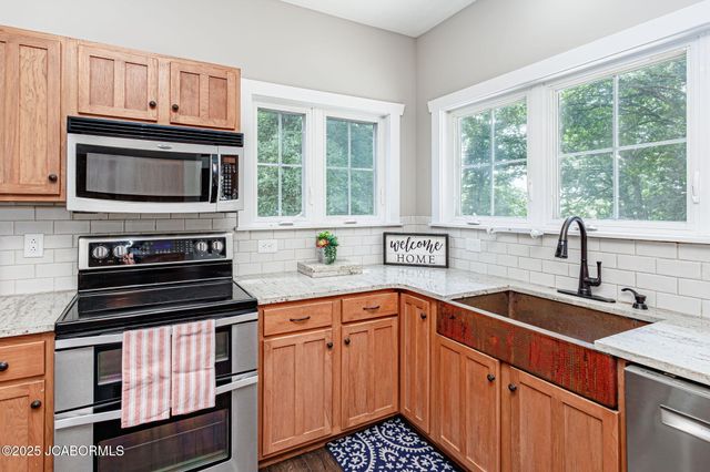 720 E BREEDLOVE DRIVE, Sturgeon, MO 65284