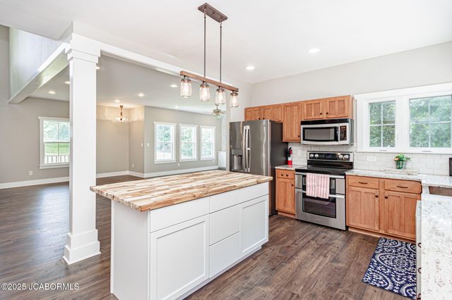 720 E BREEDLOVE DRIVE, Sturgeon, MO 65284