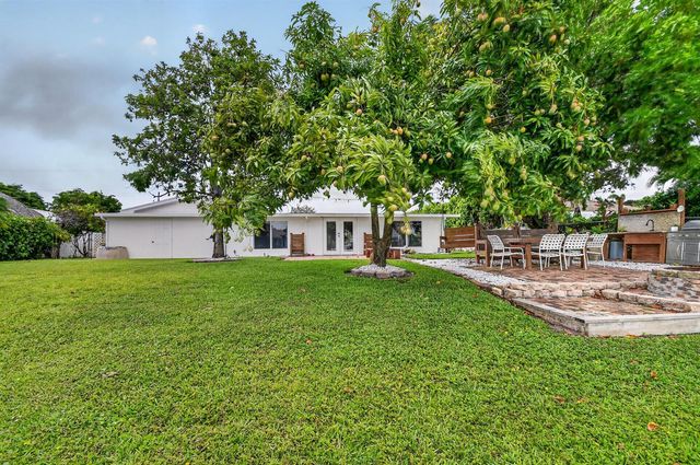7951 W Lake Drive, Lake Clarke Shores, FL 33406