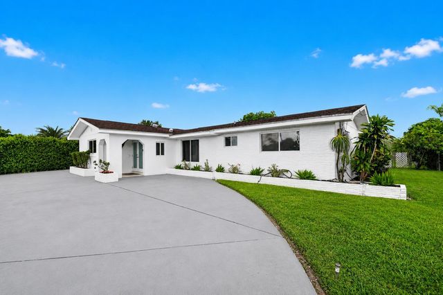 7951 W Lake Drive, Lake Clarke Shores, FL 33406