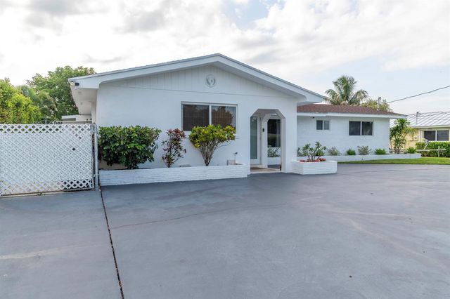 7951 W Lake Drive, Lake Clarke Shores, FL 33406