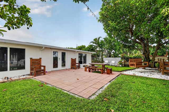 7951 W Lake Drive, Lake Clarke Shores, FL 33406