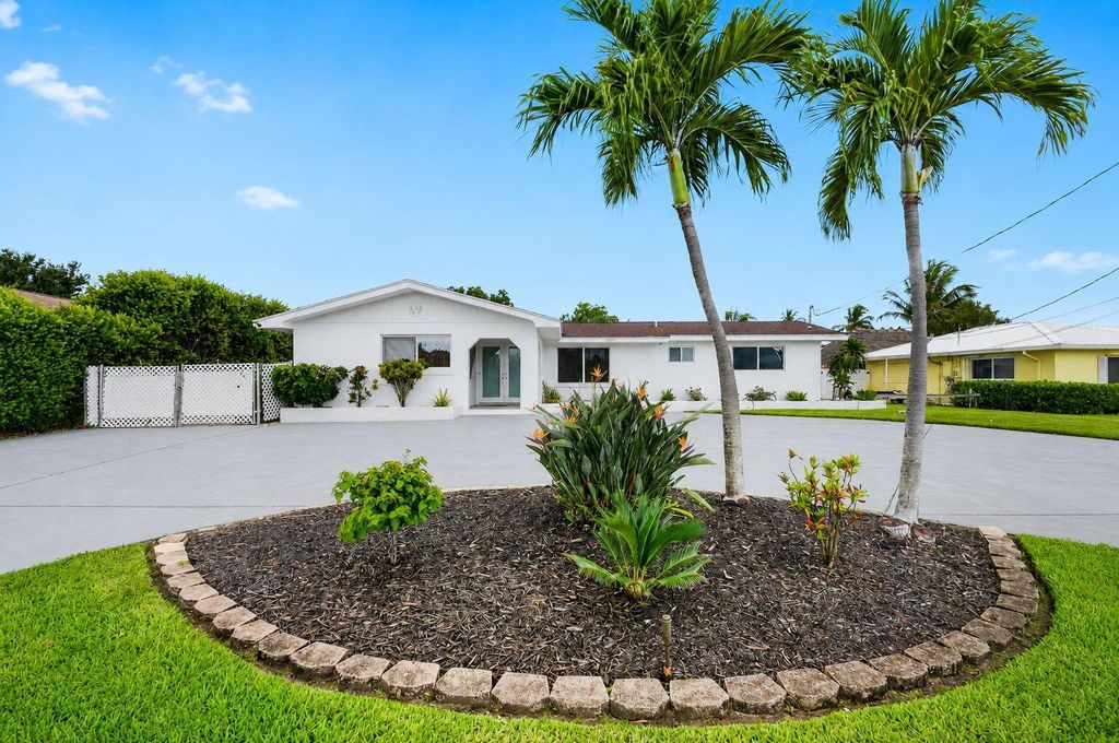 7951 W Lake Drive, Lake Clarke Shores, FL 33406