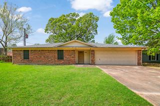 315 34th Street NE, Paris, TX 75460