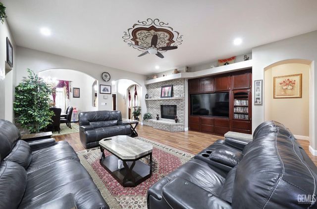 4403 Oceanrock Avenue, Bakersfield, CA 93313