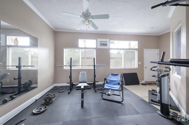 4403 Oceanrock Avenue, Bakersfield, CA 93313