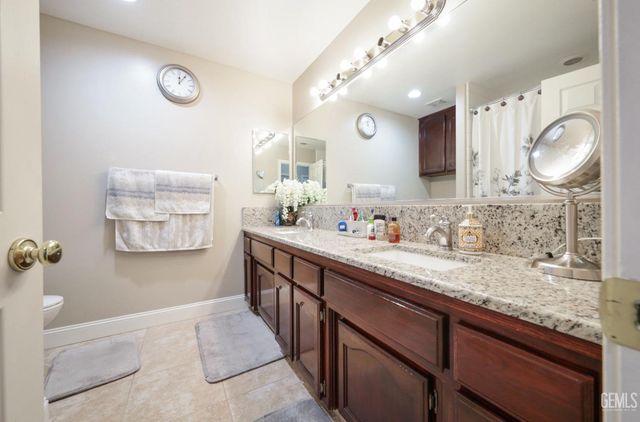 4403 Oceanrock Avenue, Bakersfield, CA 93313