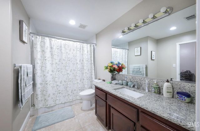 4403 Oceanrock Avenue, Bakersfield, CA 93313