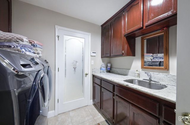 4403 Oceanrock Avenue, Bakersfield, CA 93313