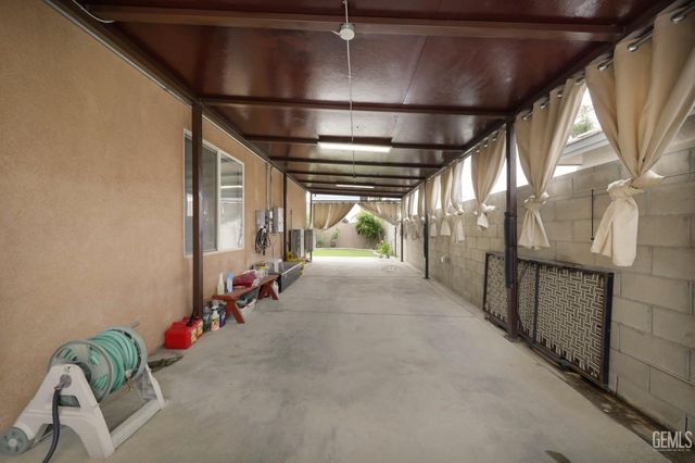 4403 Oceanrock Avenue, Bakersfield, CA 93313