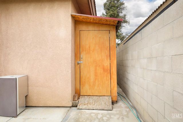 4403 Oceanrock Avenue, Bakersfield, CA 93313