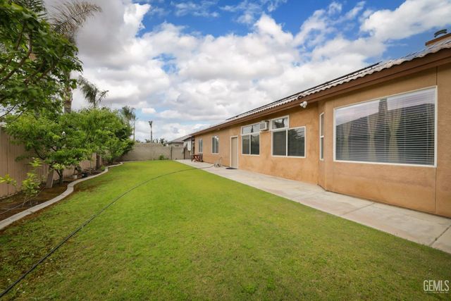 4403 Oceanrock Avenue, Bakersfield, CA 93313