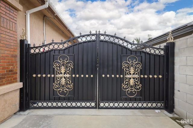 4403 Oceanrock Avenue, Bakersfield, CA 93313