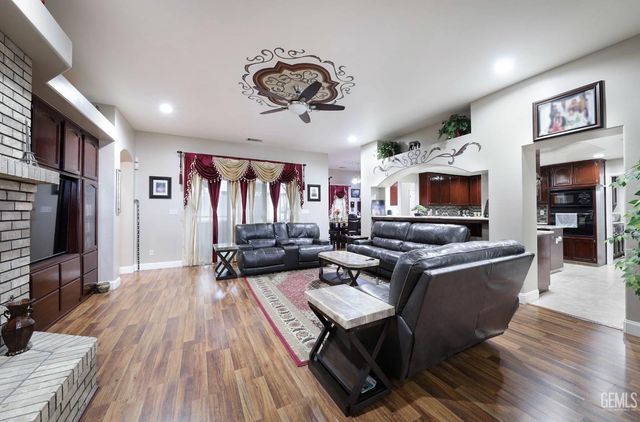 4403 Oceanrock Avenue, Bakersfield, CA 93313