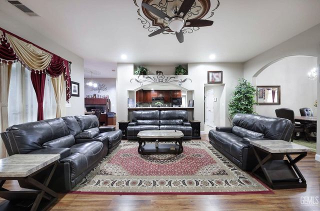 4403 Oceanrock Avenue, Bakersfield, CA 93313