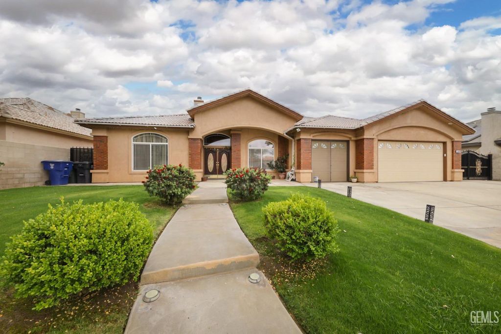 4403 Oceanrock Avenue, Bakersfield, CA 93313