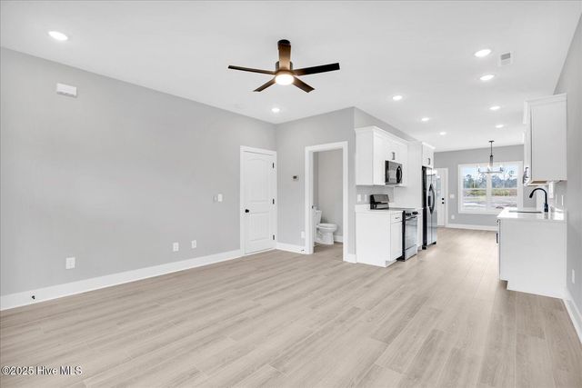 60 Gordy Way, Hampstead, NC 28443
