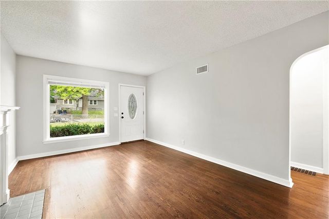 7426 Olive Street, Kansas City, MO 64132