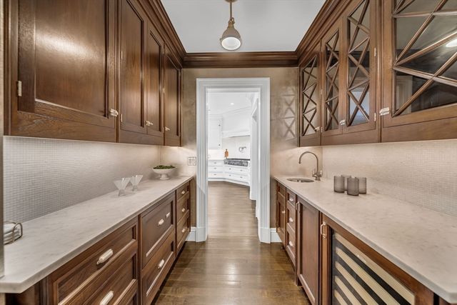 121 Livingston Rd, Wellesley, MA 02482