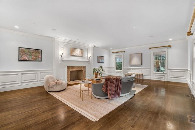 121 Livingston Rd, Wellesley, MA 02482