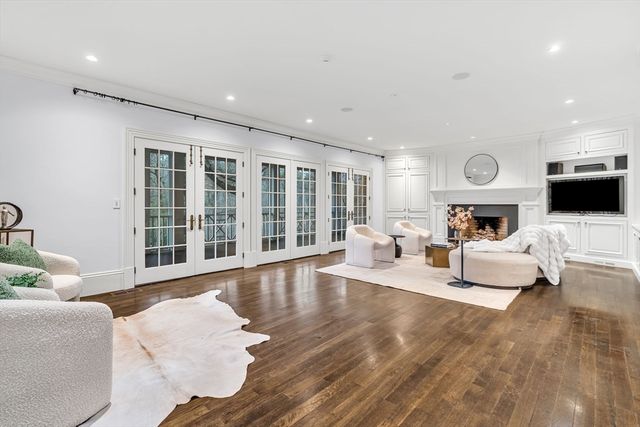 121 Livingston Rd, Wellesley, MA 02482