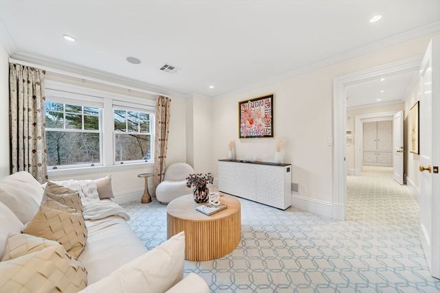 121 Livingston Rd, Wellesley, MA 02482